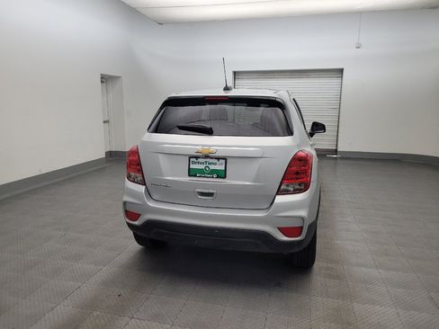Used 2022 Chevrolet Trax LS w/ Tint and Cruise Package AWD/4WD image 7