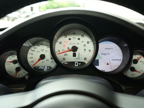 Used 2018 Porsche 911 Turbo image 9
