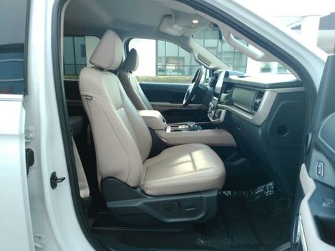 Used 2024 Ford Expedition Max XLT image 20