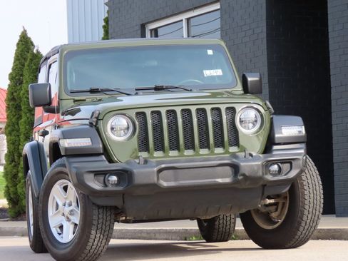 Used 2021 Jeep Wrangler Sport S image 3