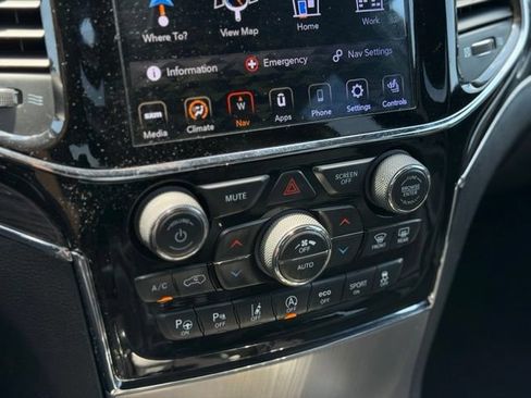 Used 2020 Jeep Grand Cherokee Overland AWD/4WD image 24