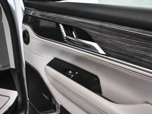 Used 2022 Jeep Wagoneer Series III w/ Premium Group I image 17