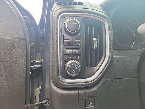 Used 2021 Chevrolet Silverado 1500 RST image 17