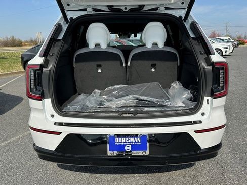 New 2025 Volvo EX90 Ultra image 16