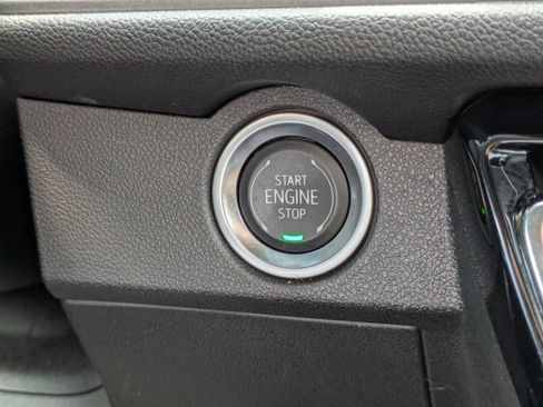 Used 2025 Chevrolet Traverse LT w/ Sun and Wheel Package FWD image 31