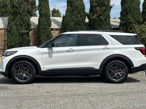 New 2026 Ford Explorer ST-Line w/ ST-Line Street Pack RWD image 7