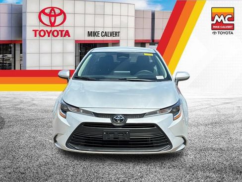 Used 2025 Toyota Corolla LE FWD image 8