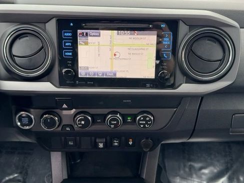 Used 2019 Toyota Tacoma TRD Off-Road image 11