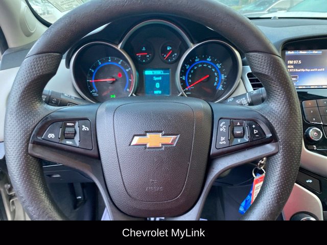Used 2015 Chevrolet Cruze LT w/ Technology Package FWD image 9