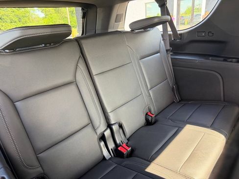 Used 2022 Chevrolet Suburban Z71 w/ Z71 Off-Road Package AWD/4WD image 33