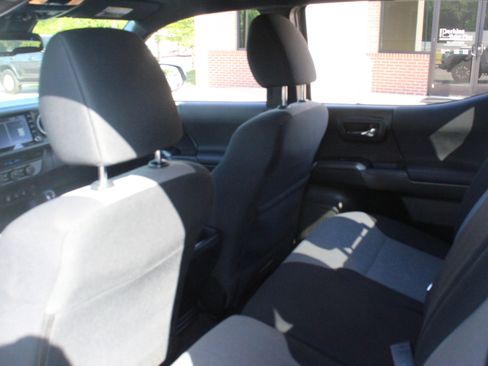 Used 2022 Toyota Tacoma TRD Off-Road AWD/4WD image 25