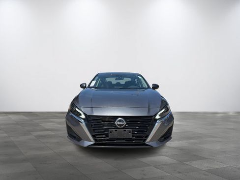 Used 2024 Nissan Altima 2.5 SV FWD image 2