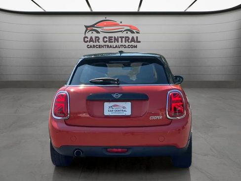 Used 2020 MINI Cooper 4-Door Hardtop w/ Storage Package FWD image 5