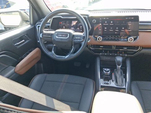 Used 2025 GMC Canyon AT4 AWD/4WD image 8