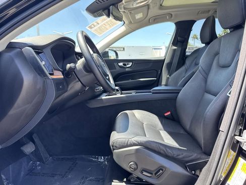 Used 2023 Volvo XC60 B5 Plus image 22