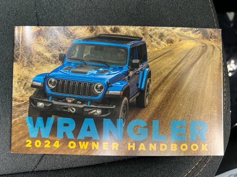 Used 2024 Jeep Wrangler Unlimited Sahara AWD/4WD image 31