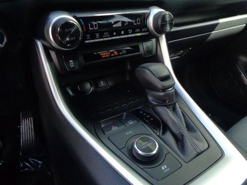 Used 2022 Toyota RAV4 XLE w/ Convenience Package AWD/4WD image 16