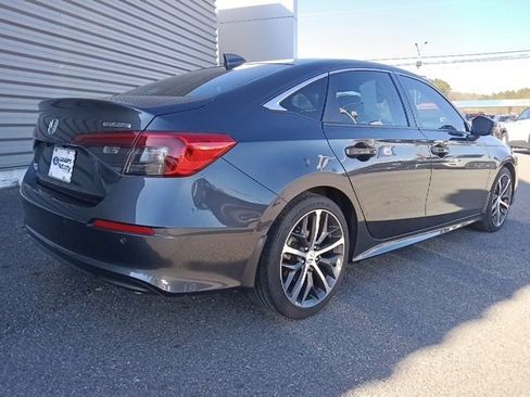 Used 2024 Honda Civic Touring image 3