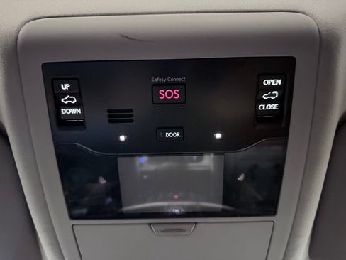 Used 2016 Lexus LX 570 4WD image 21