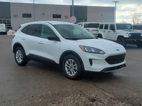 Certified 2022 Ford Escape SE image 2