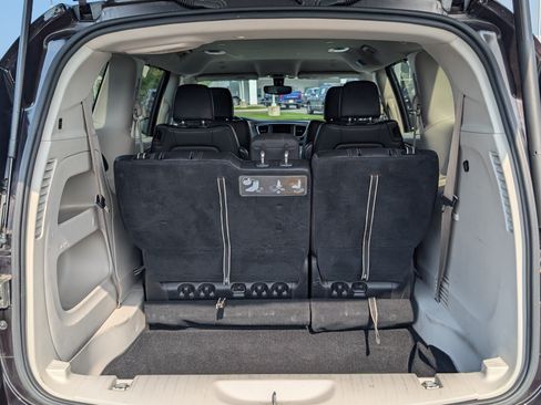 Used 2018 Chrysler Pacifica Touring-L FWD image 24