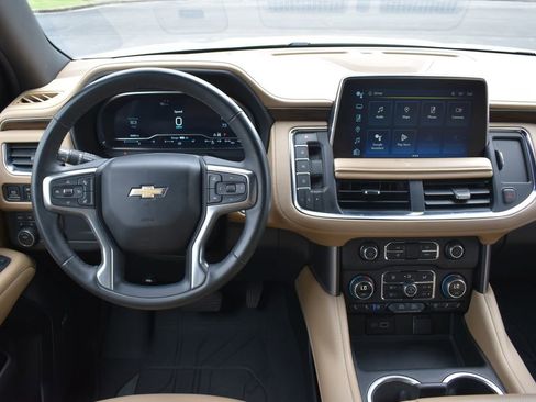 Used 2024 Chevrolet Tahoe Premier AWD/4WD image 2