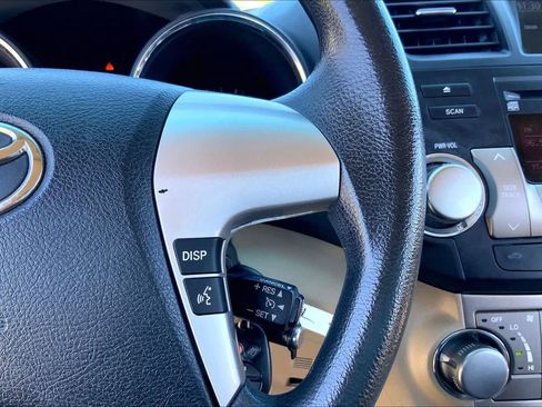 Used 2012 Toyota Highlander FWD w/ Tech Pkg image 23