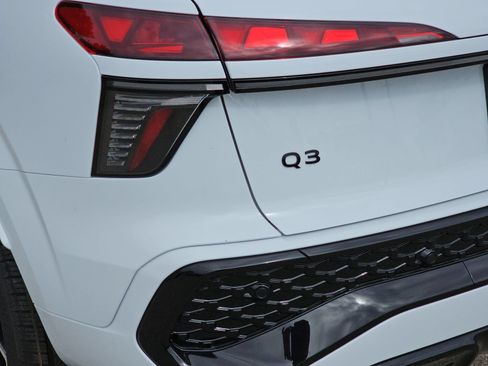 New 2026 Audi Q3 quattro 2.0T AWD/4WD image 37