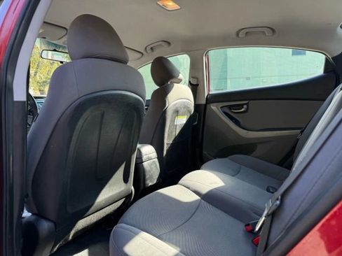 Used 2015 Hyundai Elantra SE image 21