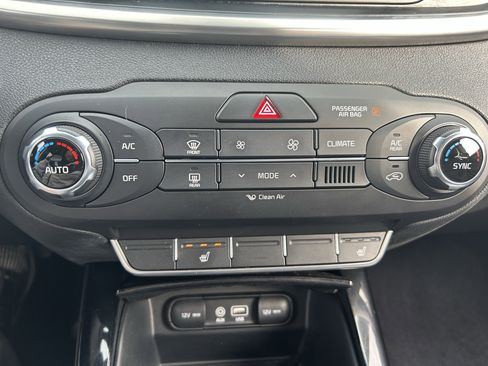 Used 2016 Kia Sorento SX image 19