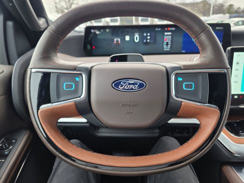 Used 2025 Ford Expedition King Ranch image 14