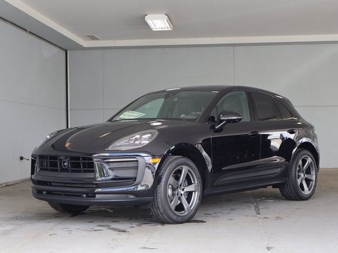 New 2025 Porsche Macan image 1