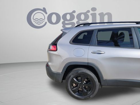 Used 2021 Jeep Cherokee Latitude Plus AWD/4WD image 31