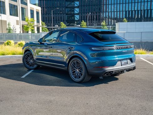 Certified 2026 Porsche Cayenne Coupe AWD/4WD image 3