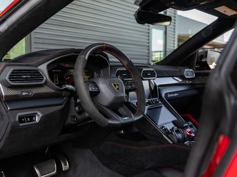 Used 2024 Lamborghini Urus Performante AWD/4WD image 37