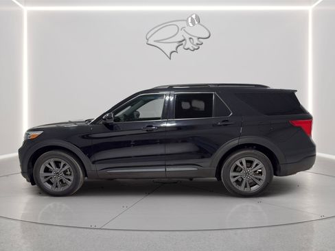 Used 2023 Ford Explorer XLT w/ Equipment Group 202A AWD/4WD image 2