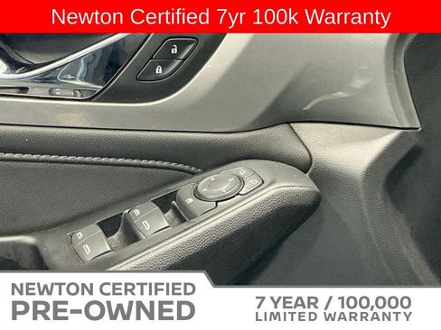 Used 2023 Chevrolet Traverse LT FWD image 12