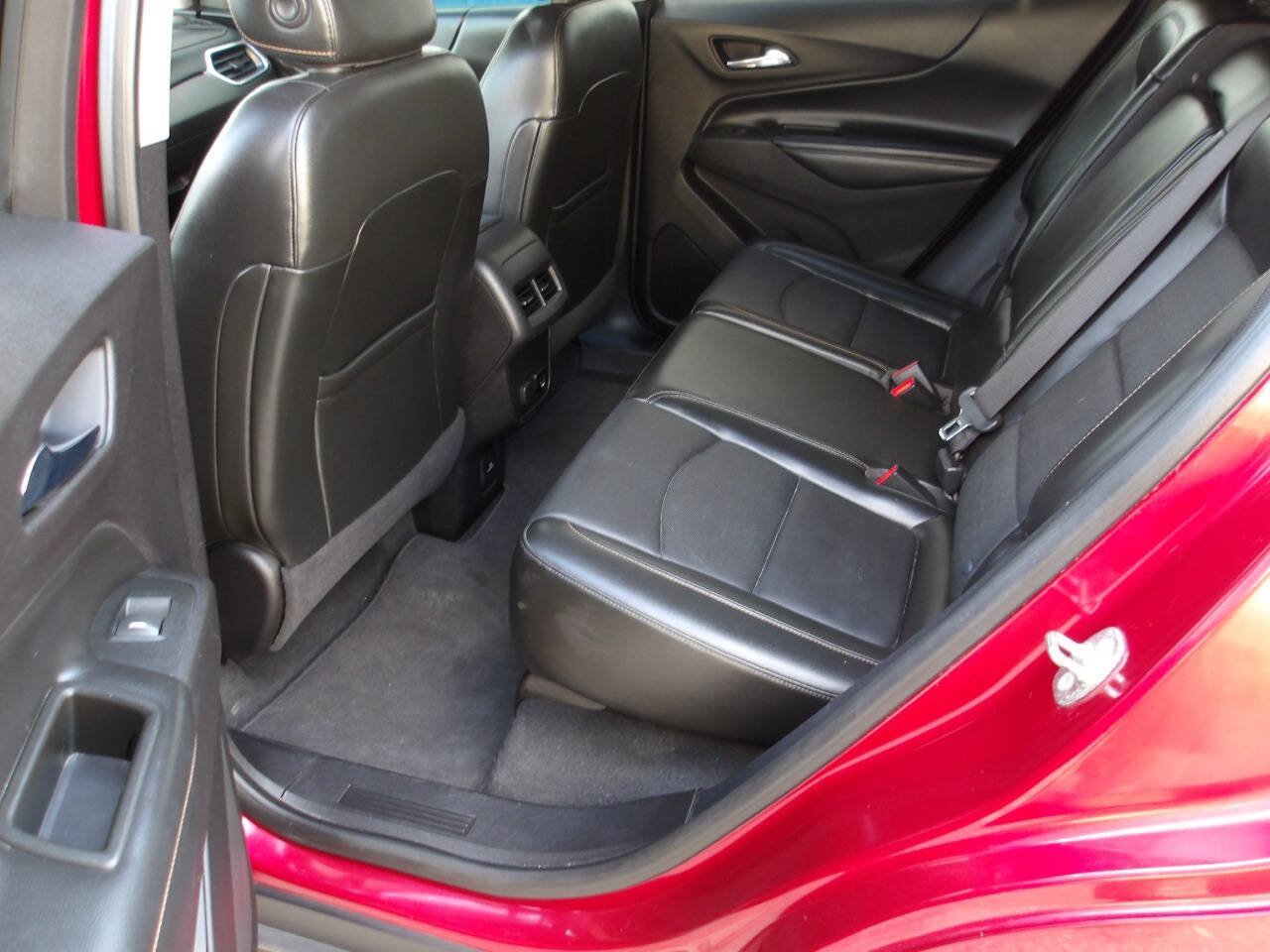 Used 2018 Chevrolet Equinox Premier FWD image 21