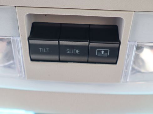 Used 2017 Ford Explorer Platinum image 28