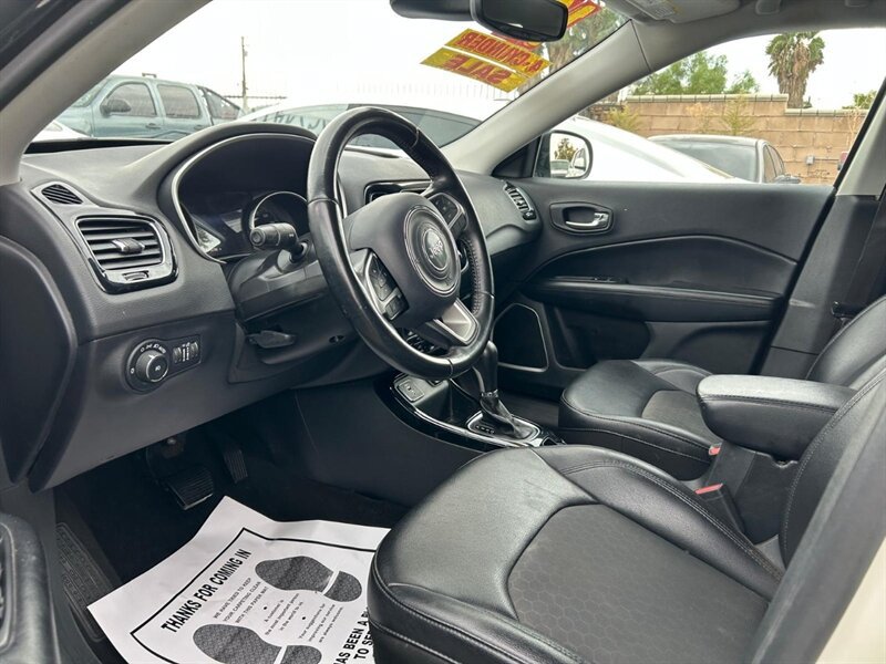 Used 2019 Jeep Compass Latitude FWD image 14