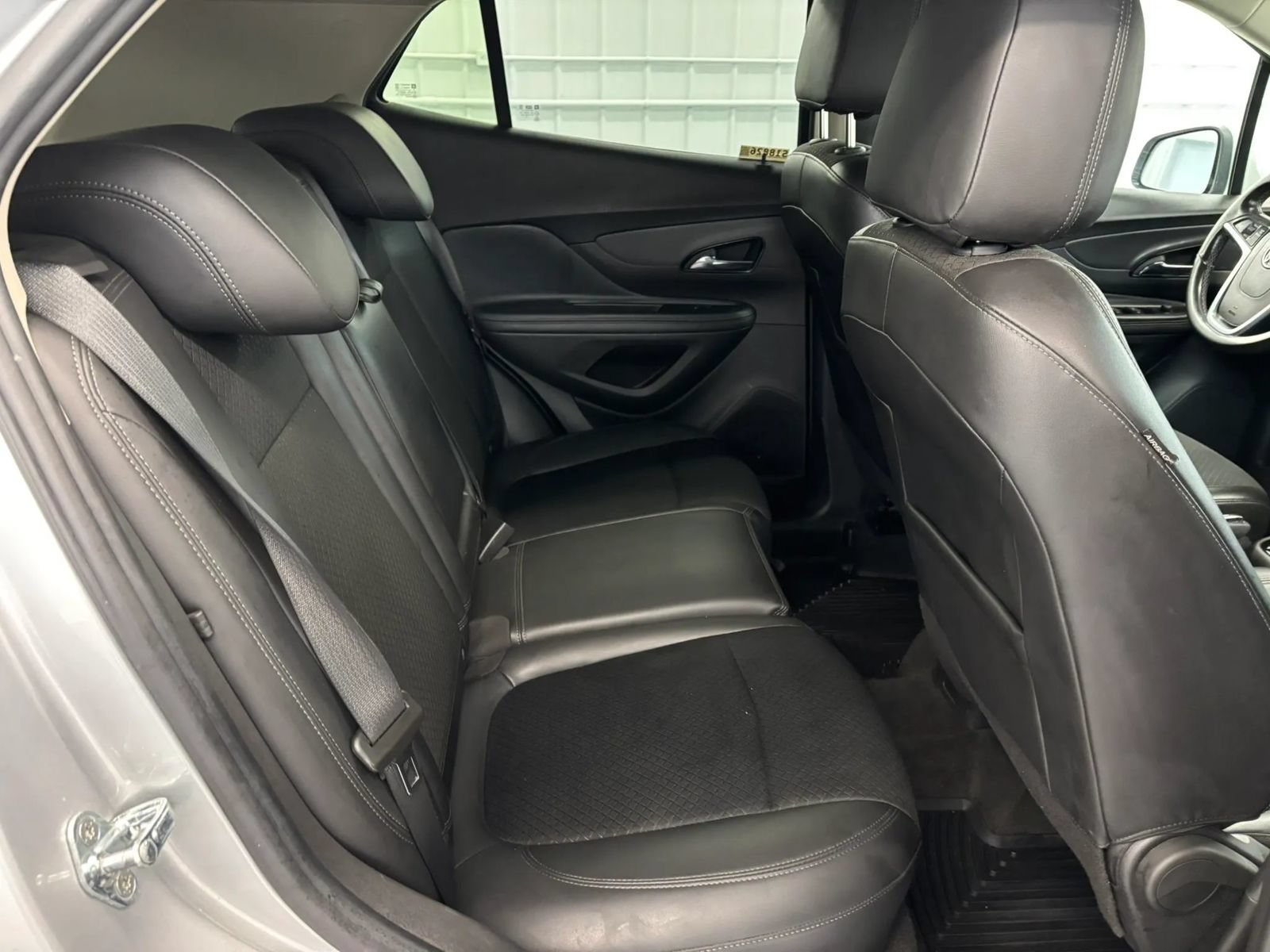 Used 2022 Buick Encore Preferred AWD/4WD image 31
