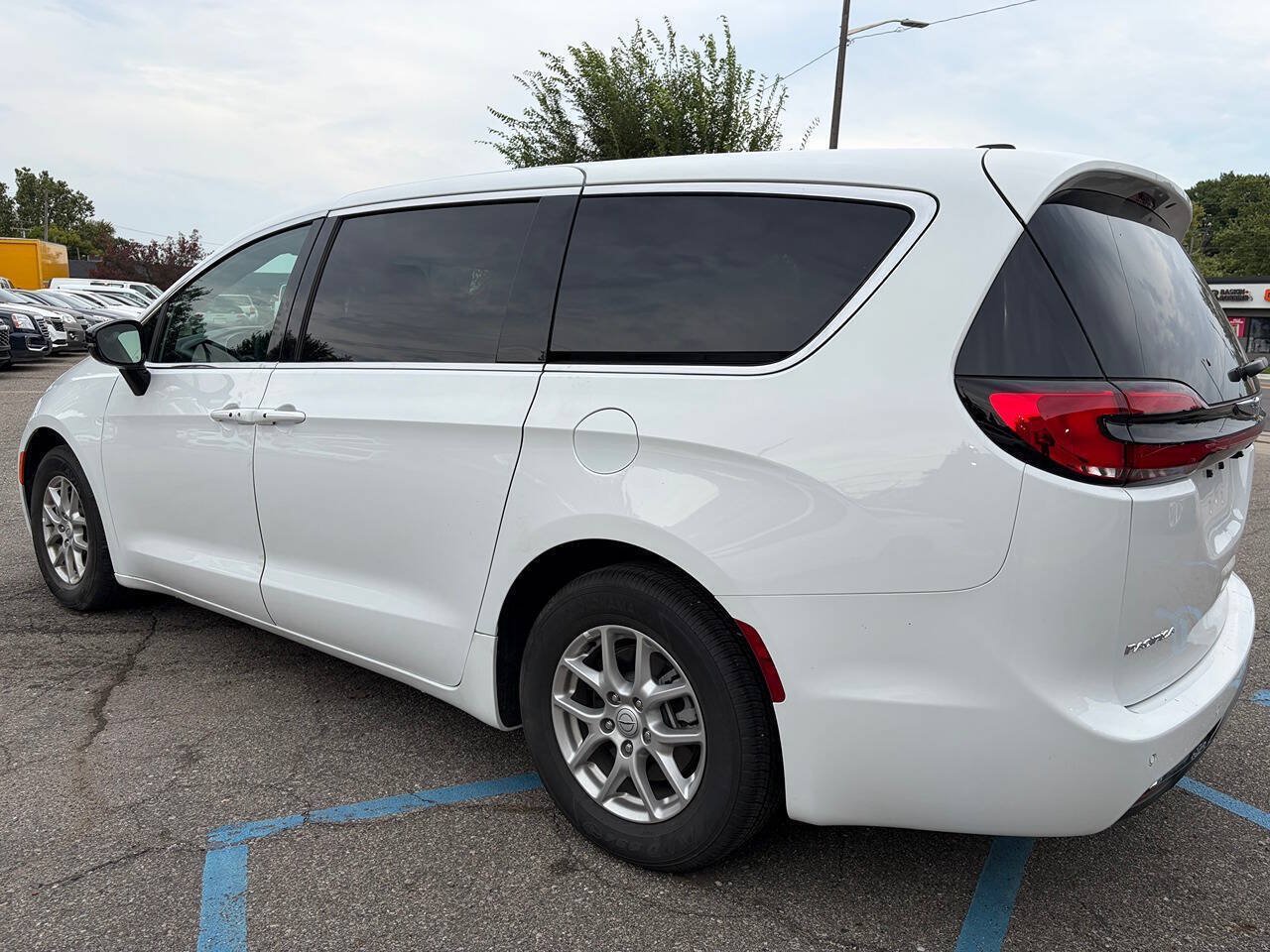Used 2026 Chrysler Pacifica Select FWD image 7