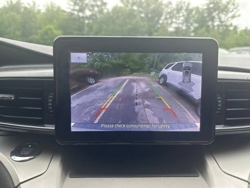 Used 2021 Ford Explorer XLT w/ Equipment Group 202A AWD/4WD image 16