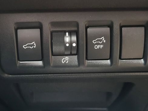 Used 2020 Subaru Outback Premium image 21