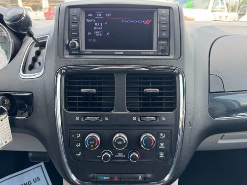 Used 2019 Dodge Grand Caravan SXT FWD image 23