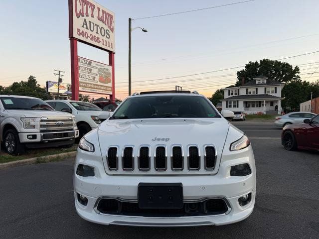 Used 2017 Jeep Cherokee Overland w/ Technology Group AWD/4WD image 3