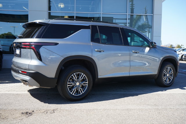 Used 2026 Chevrolet Traverse LT FWD image 7