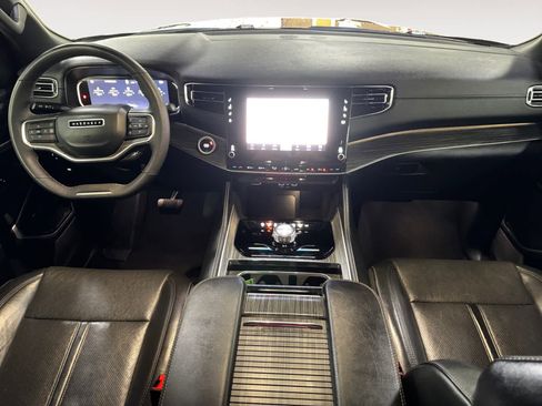 Used 2024 Jeep Wagoneer L Series II image 14