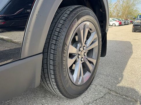 Used 2025 Ford Explorer Active w/ Active Comfort Package AWD/4WD image 14