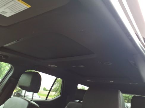 Certified 2023 Chevrolet Traverse LT w/ LT Premium Package AWD/4WD image 18